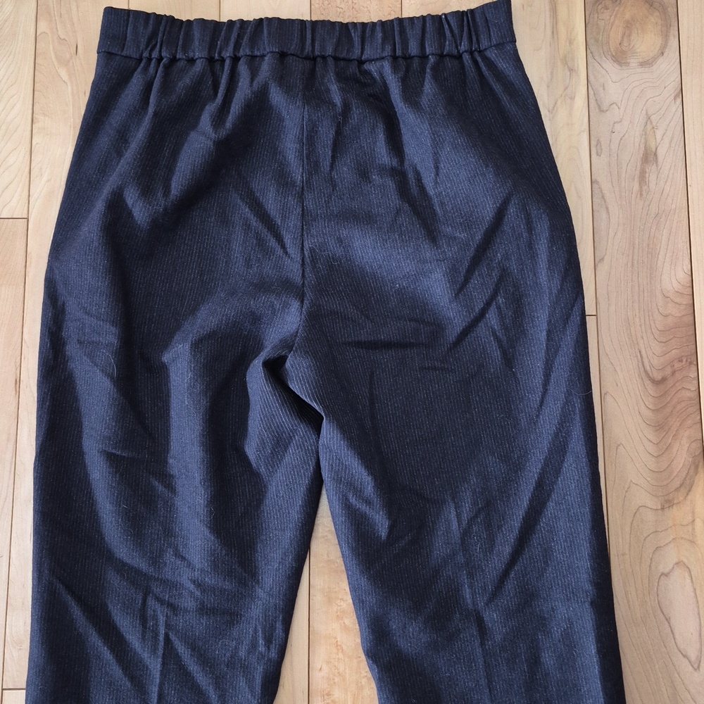 Babaton Women's Size 8 Black With Thin Silver Strip Capri Pants - Picture 6 of 9